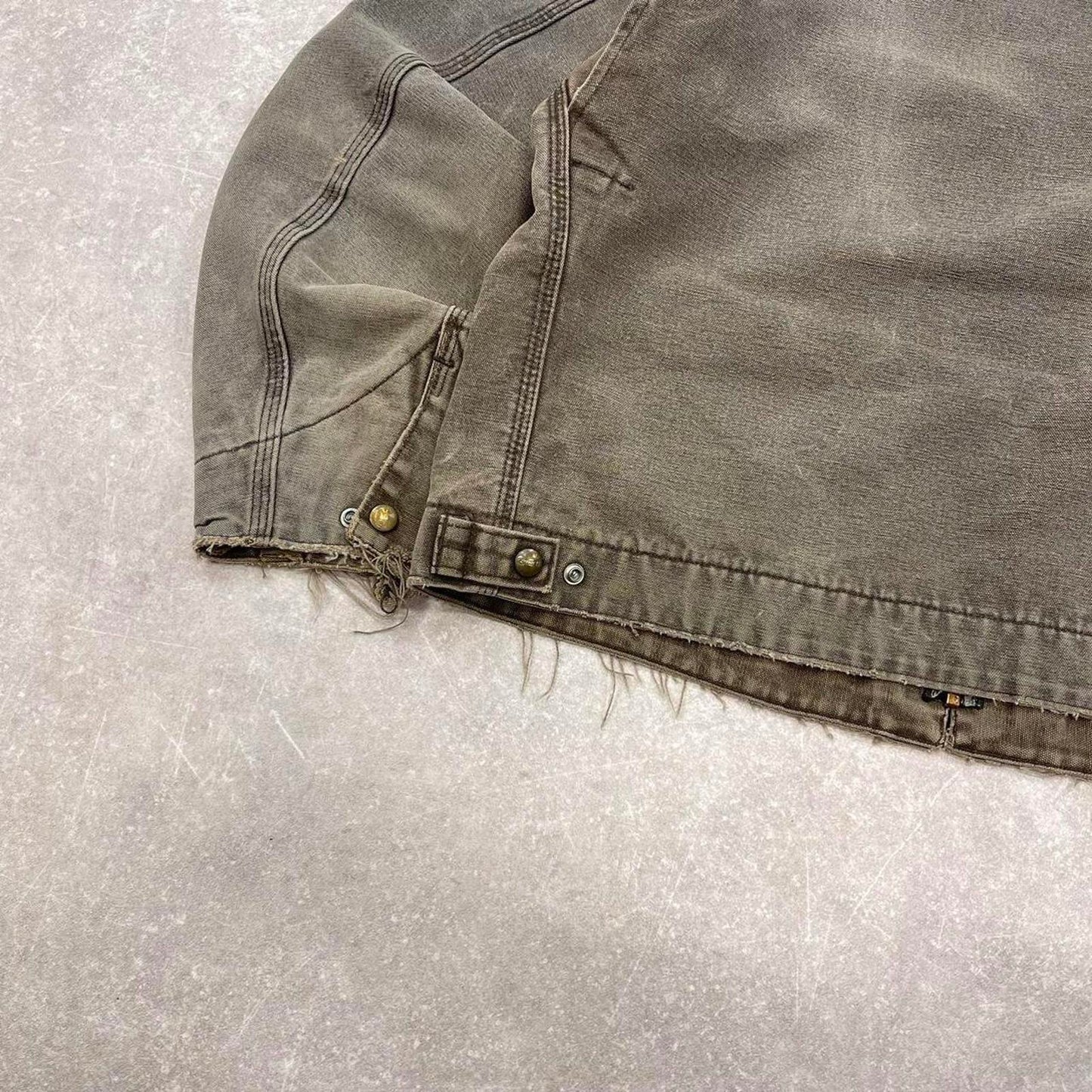 Vintage brown Carhartt Detroit jacket L J43 CHT blanket lined boxy cropped fit