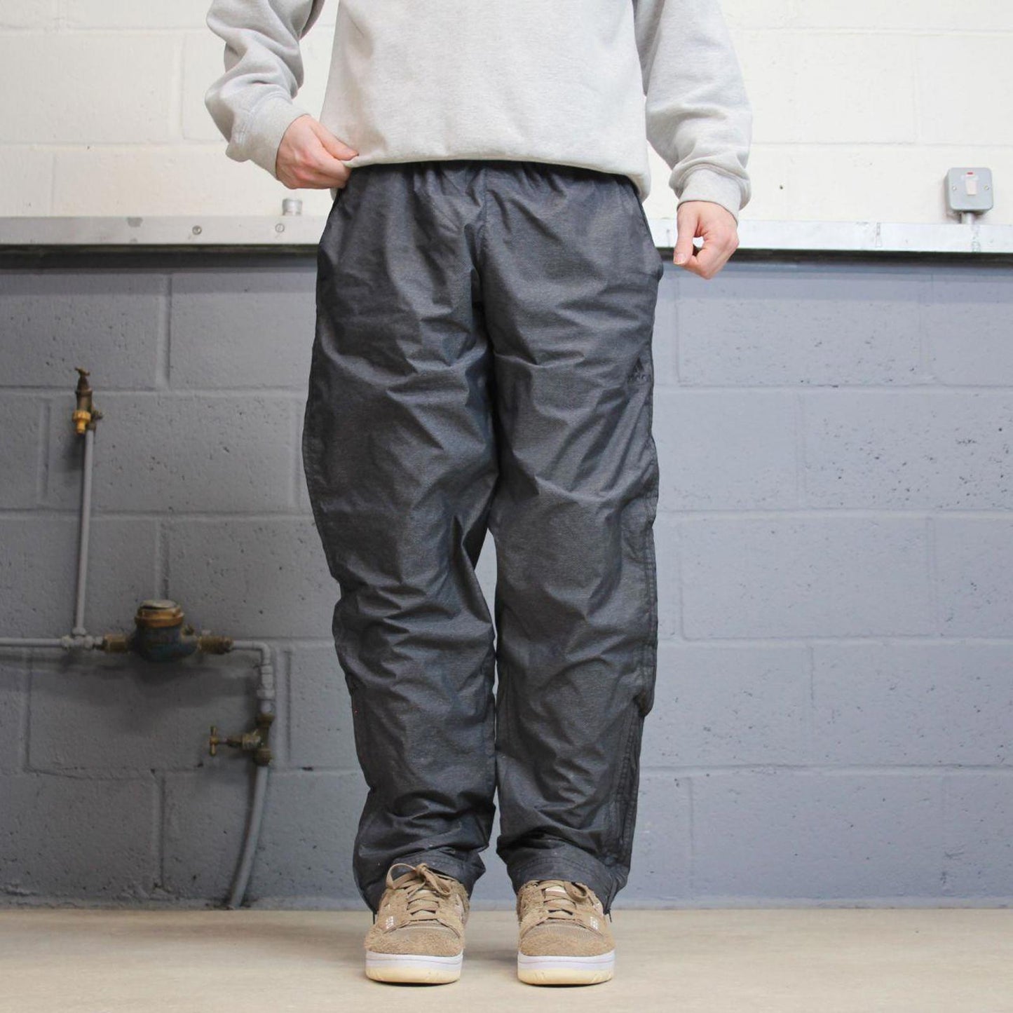 Grey Adidas trackies XL y2k sportswear track pants print logo side stripes mesh lined