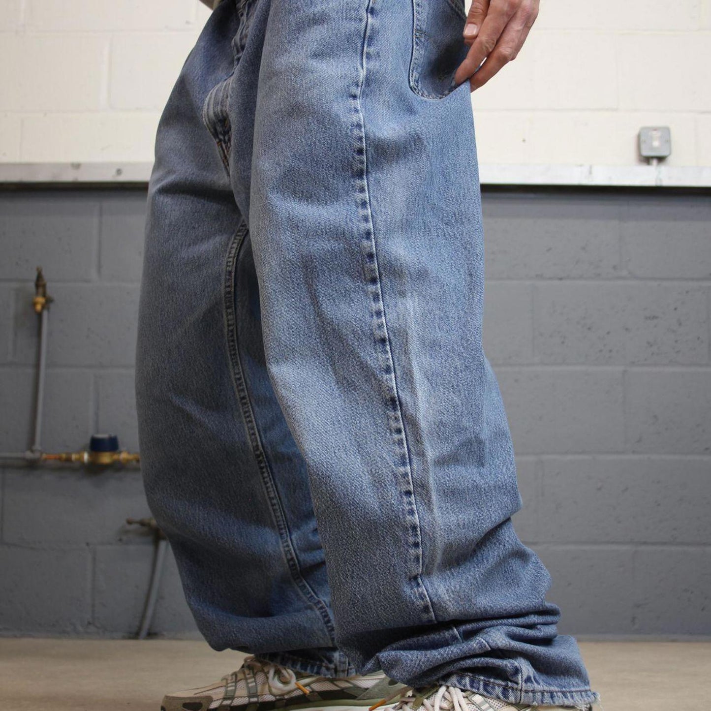 Y2K baggy Levi’s 550 jeans wide leg blue Loose relaxed fit denim pants red tab logo