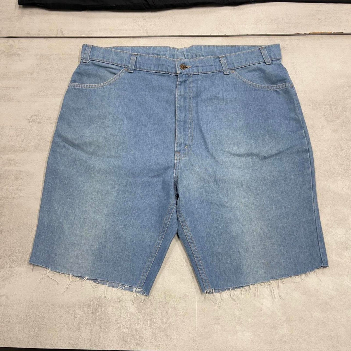Vintage mens Levi’s jorts W40
