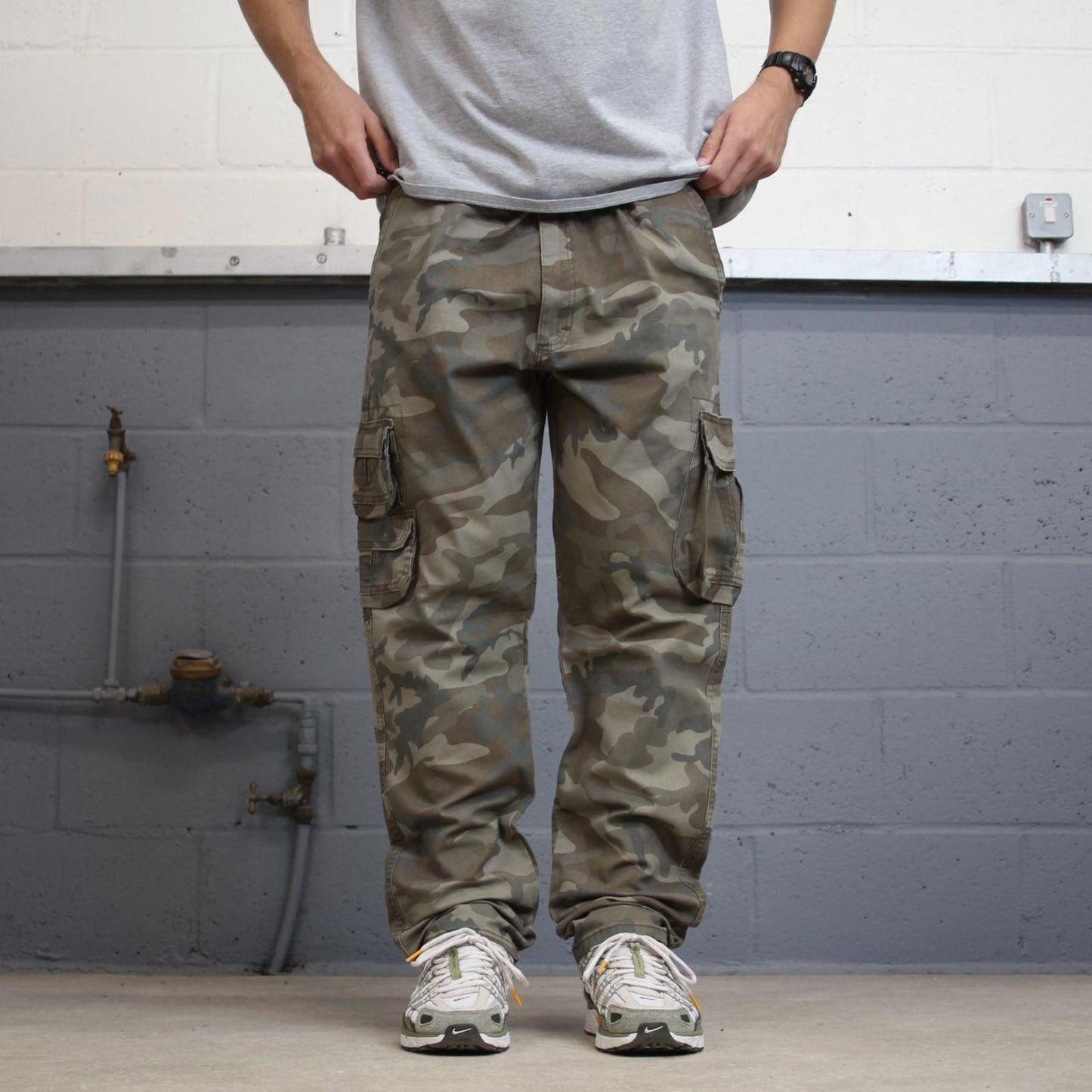 Camo Wrangler cargo pants W40L32 khaki forest camouflage straight y2k style cargo trousers