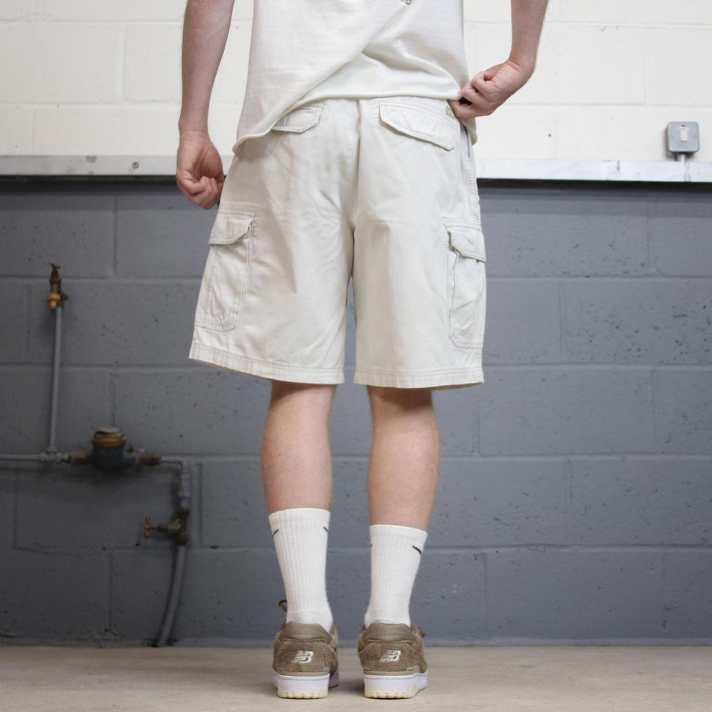 Beige IZOD cargo shorts W34