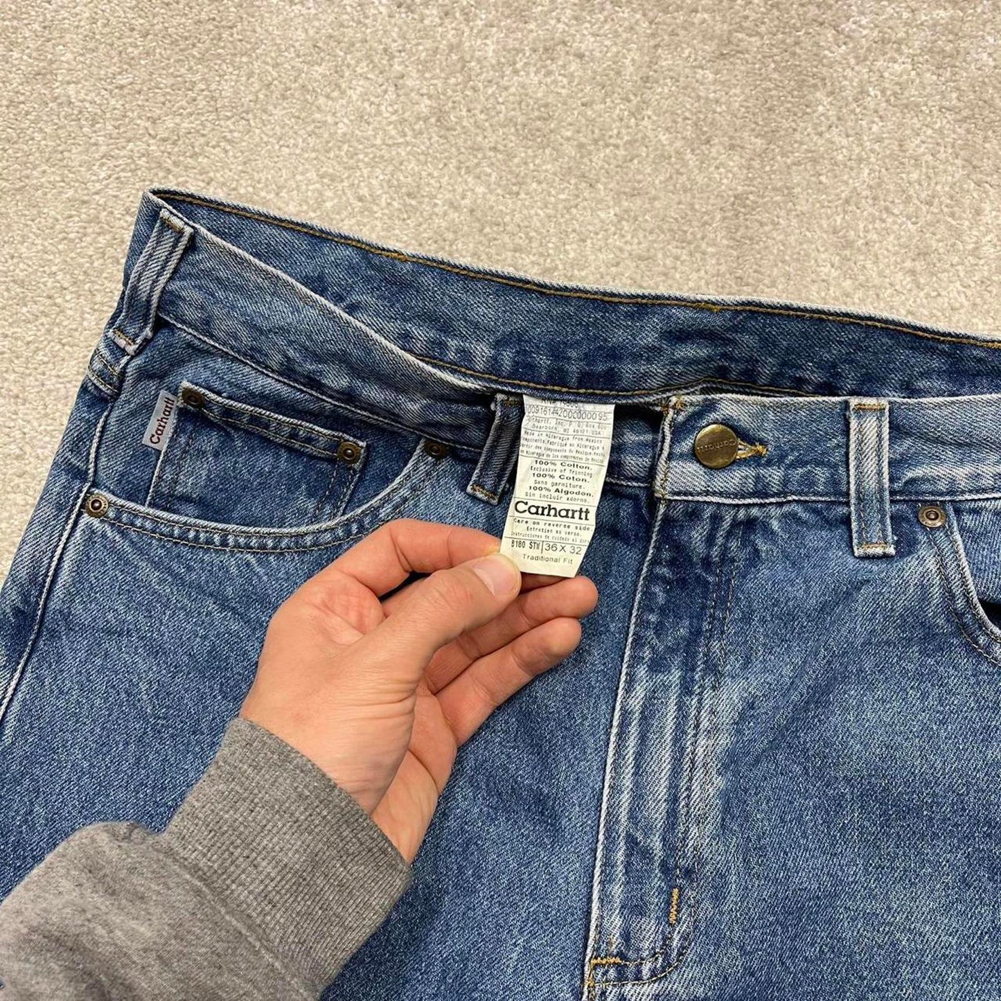 Vintage Carhartt jeans 90s skater style W36L32 blue denim 5 pocket workwear jeans