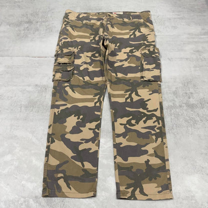 Wrangler camo cargo pants skater workwear W40L30 khaki forest camouflage straight y2k style trousers