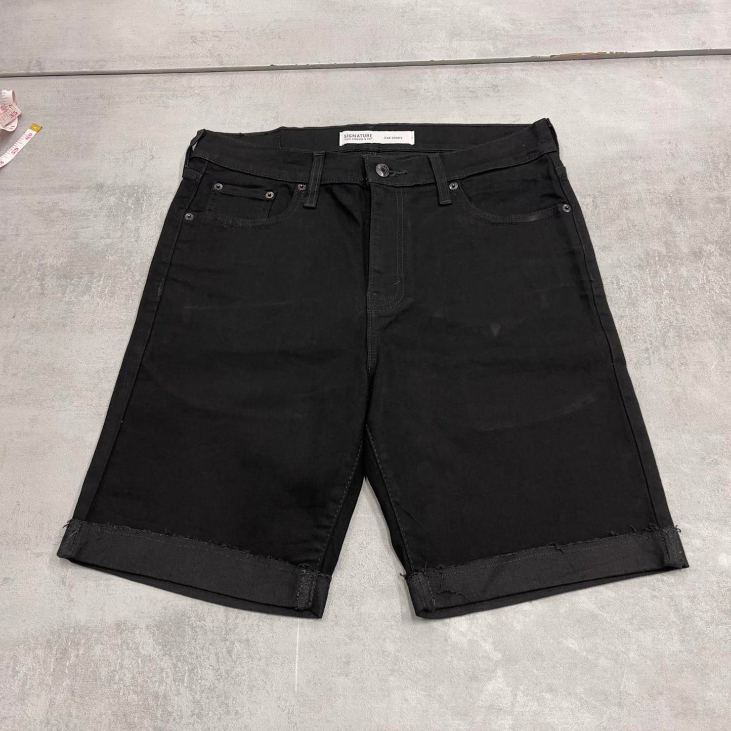 Black Levi’s jorts W32