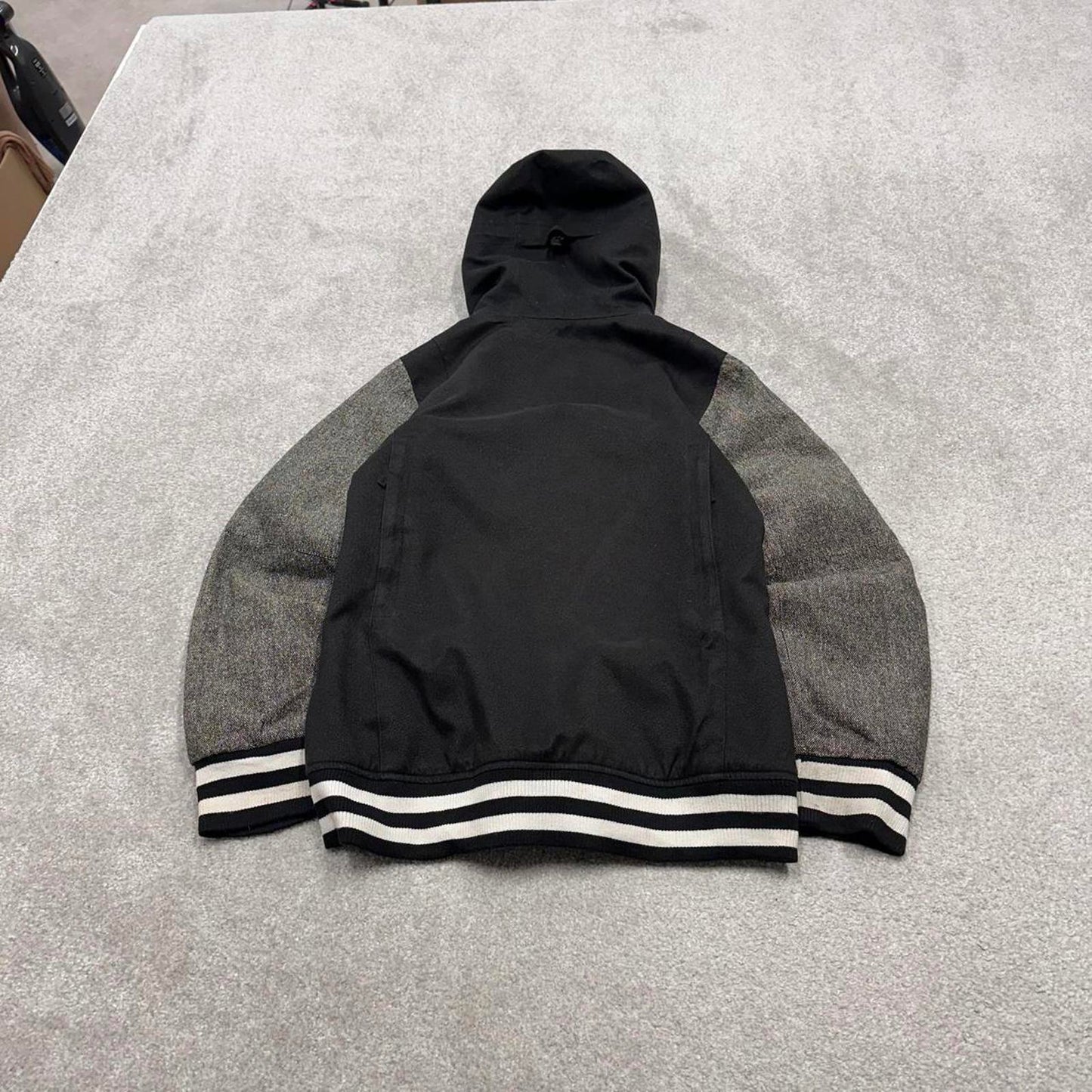 00s Billabong technical ski jacket M women's y2k varsity style hooded snow boarding coat winter