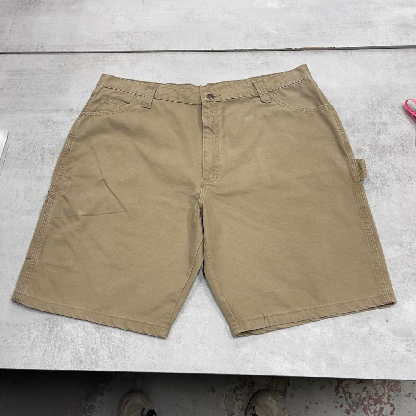 Mens baggy Wrangler carpenter shorts W40