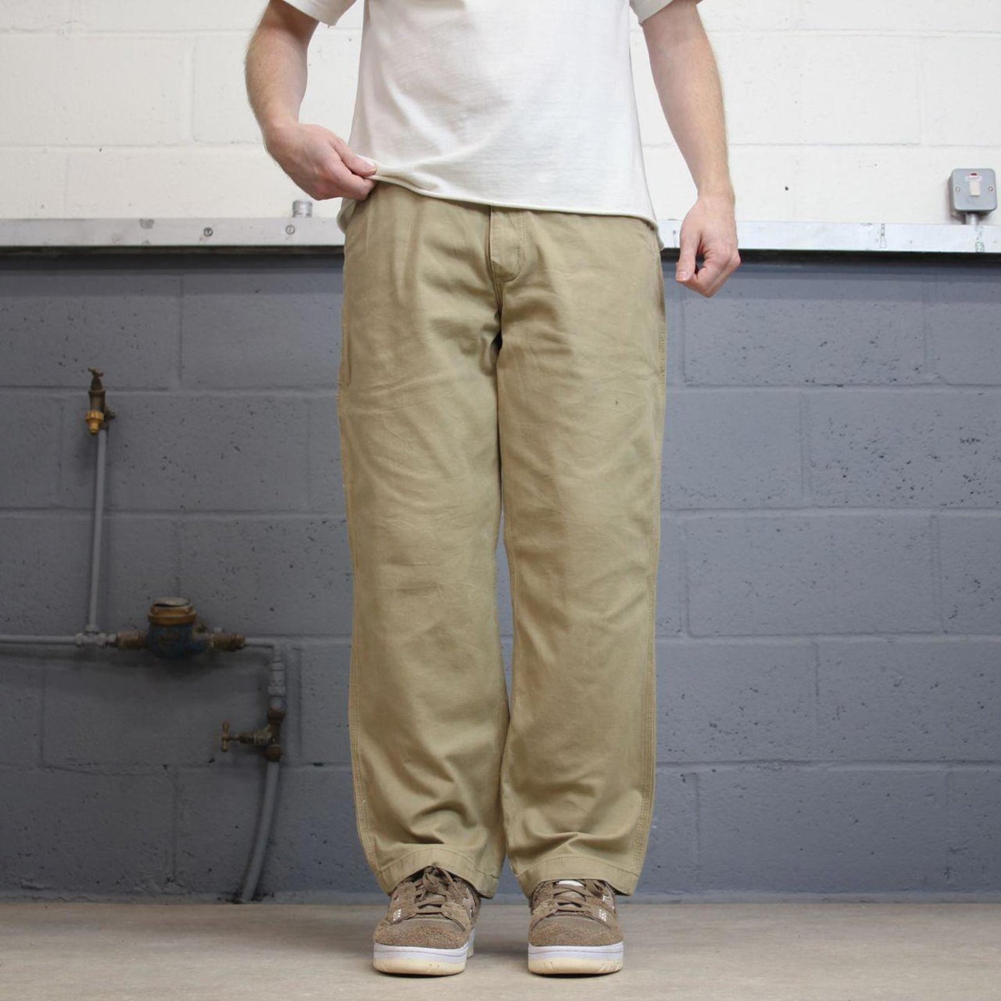 Tan Carhartt carpenter pants W36L28 relaxed 90s style skater loose leg cargos patch logo