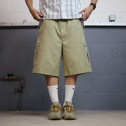 Dickies baggy cargo shorts W42 khaki chino style utility summer festival shorts