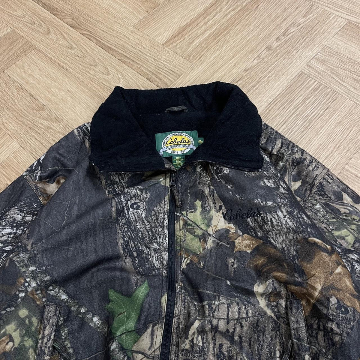 Vintage Cabela's camo jacket y2k Boxy fit Mossy Oak camouflage bomber fleece jacket