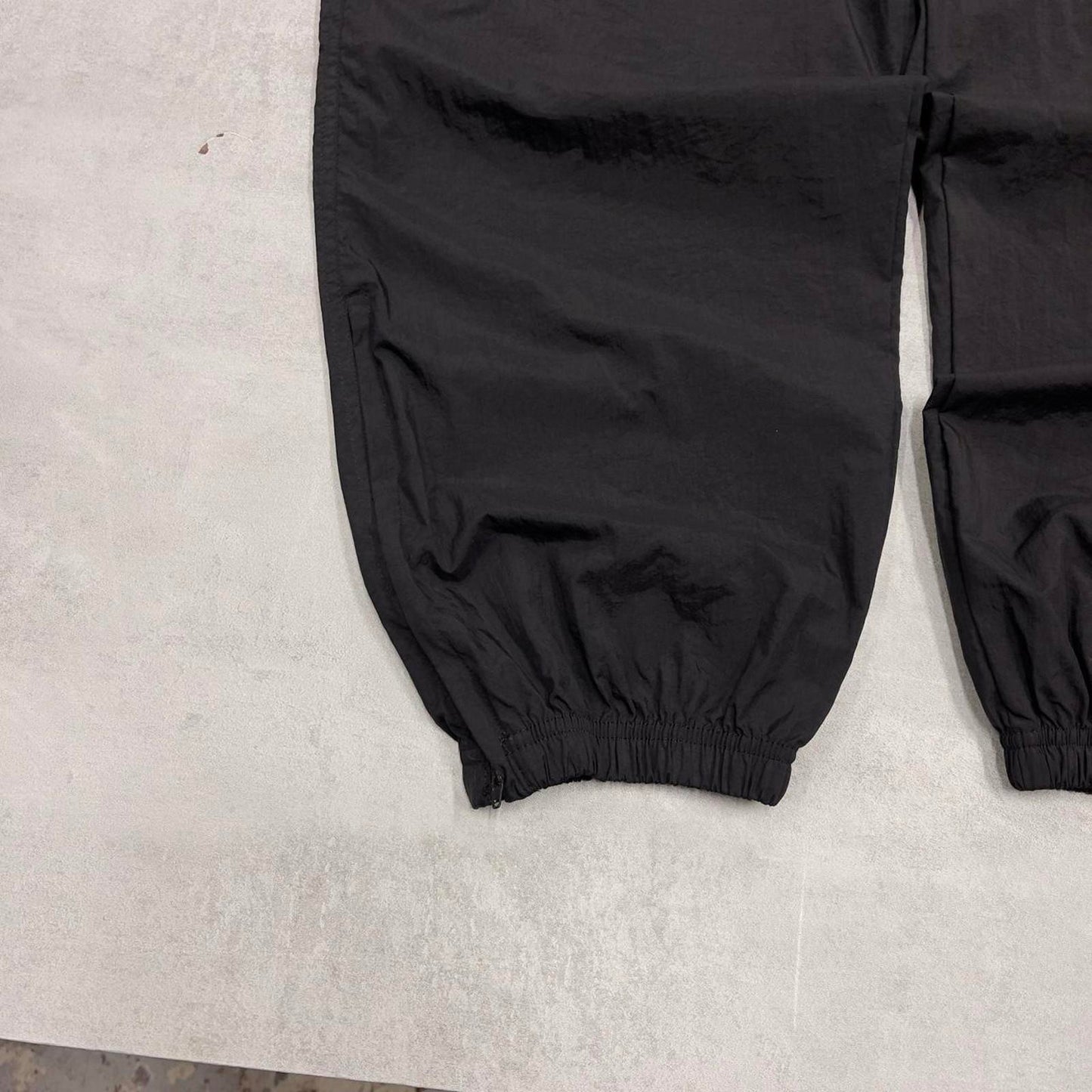 Black Reebok trackies L Loose y2k shell suit sportswear tracksuit bottoms ankle zips cuffed legs