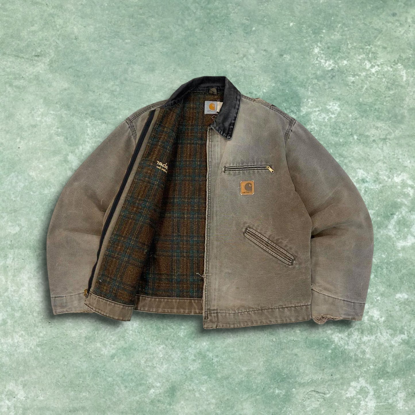 Vintage Carhartt Detroit jacket brown technical boxy cropped fit chore coat checkered blanket lining