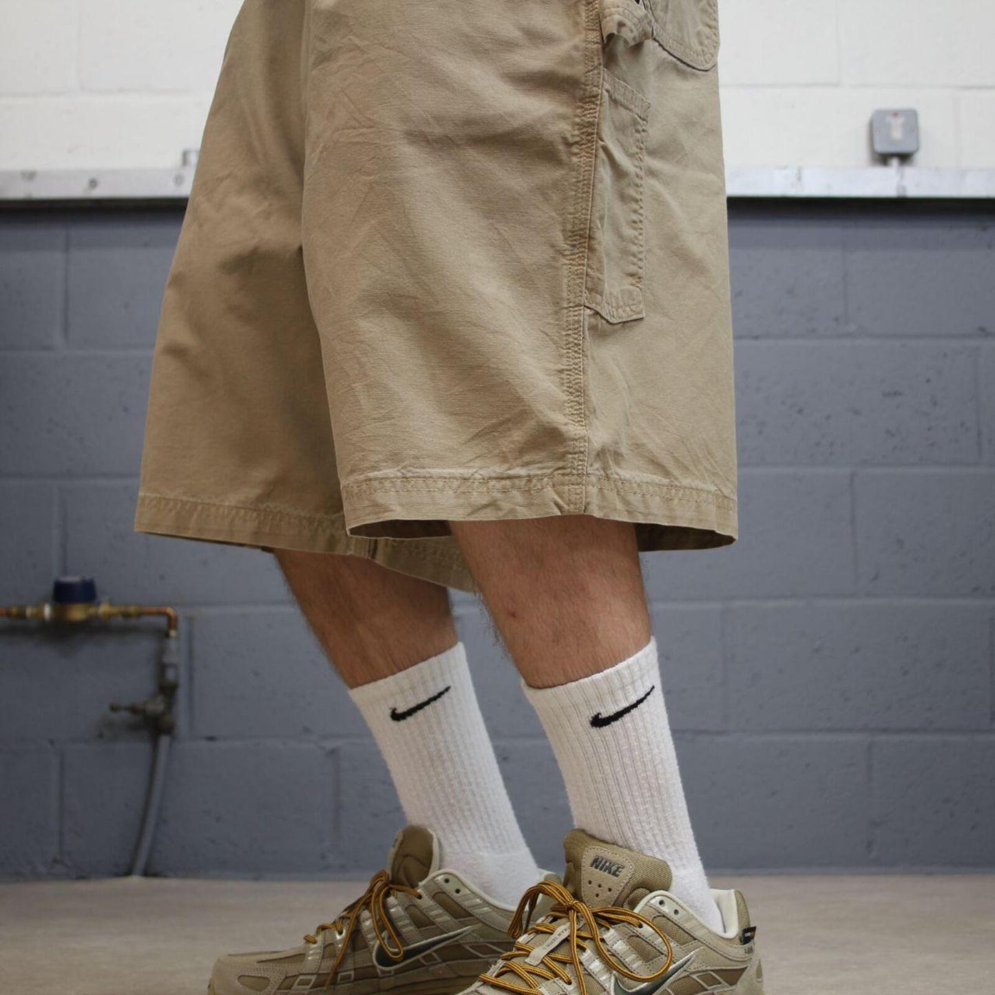 Carhartt baggy cargo shorts carpenter tan brown Floaty canvasy skater style work shorts