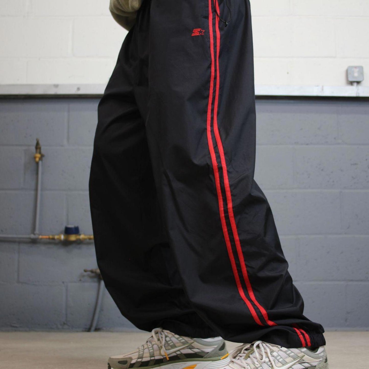 Vintage baggy Y2K Starter tracksuit bottoms black Unlined embroidered logo gym loose track pants