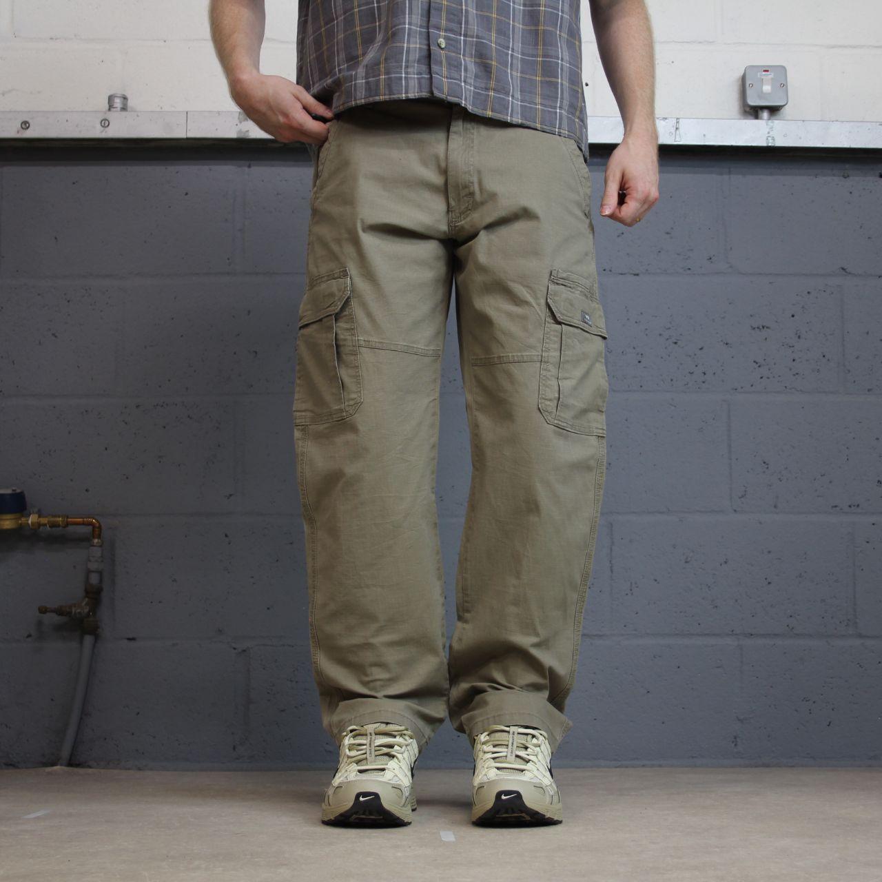 Wrangler cargo pants y2k khaki W32L30 Straight leg relaxed skater work pants