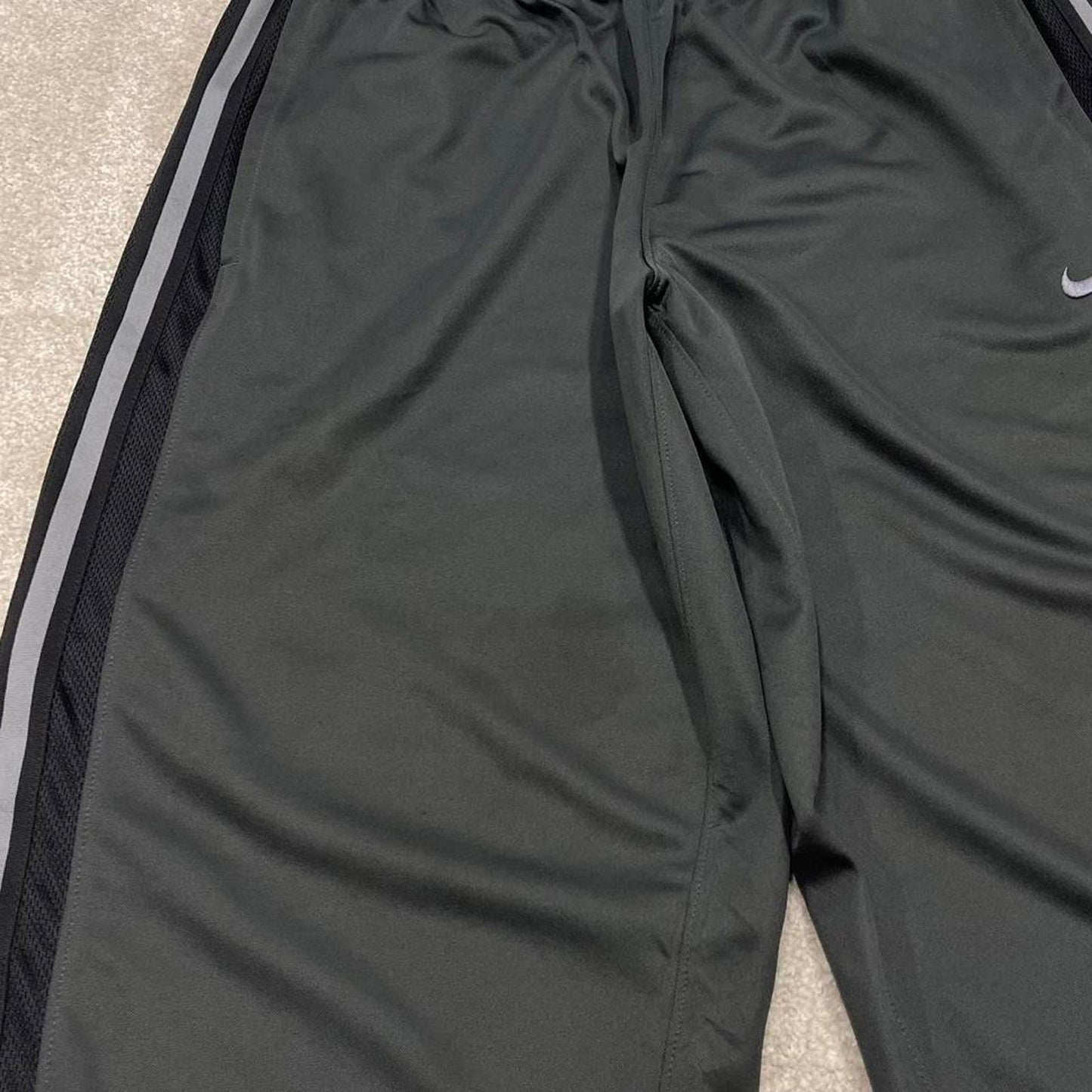 Grey baggy Nike trackies L loose y2k style joggers embroidered Swoosh logo track pants side stripes