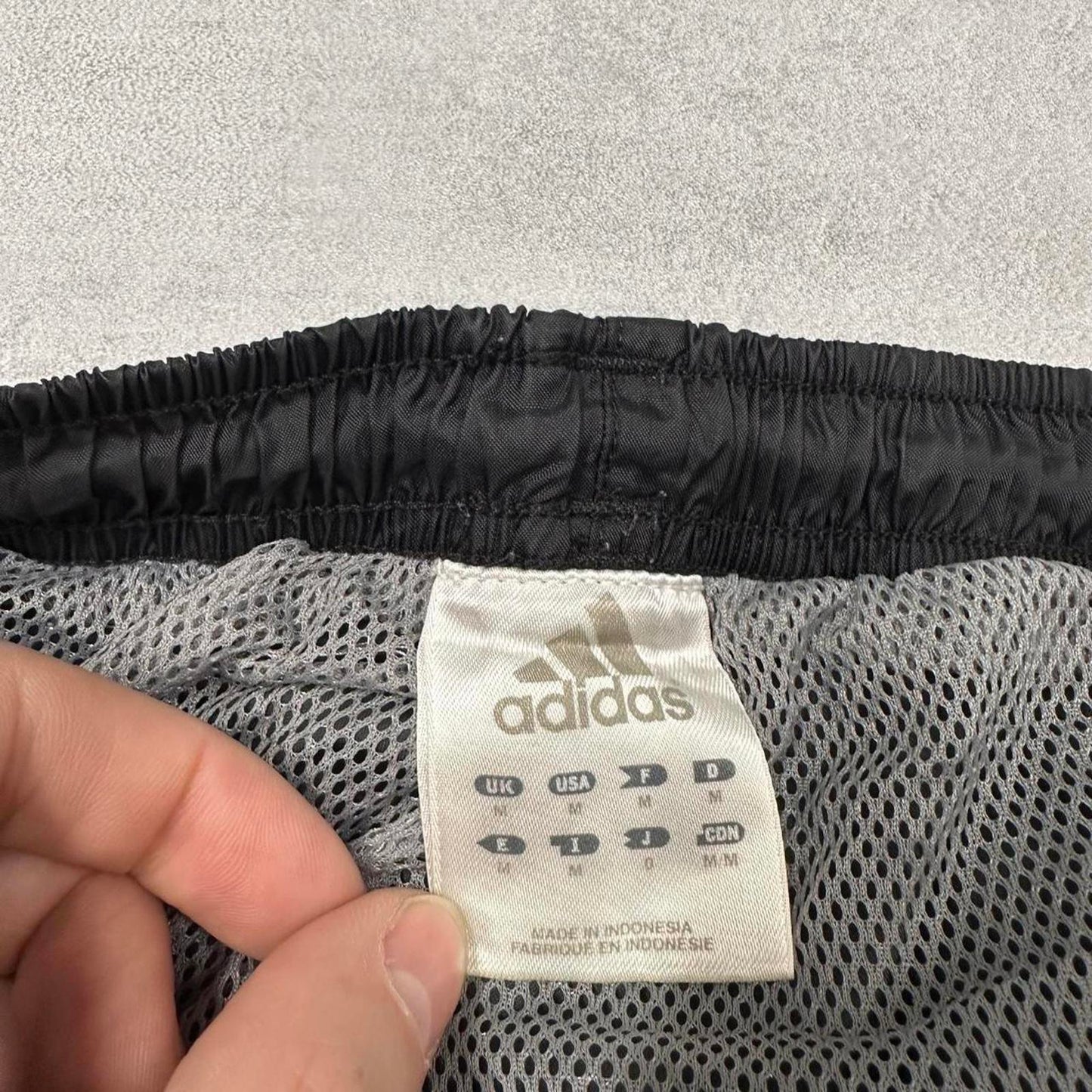 Baggy Adidas Trackies M loose y2k wide leg embroidered logo joggers
