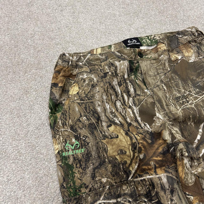 Realtree baggy camo hunting style cargo pants Y2K khaki camouflage pattern utility trousers