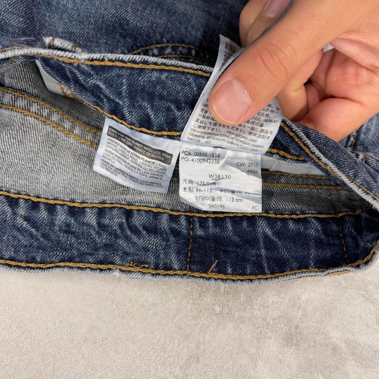 Levis 505 jeans blue loose straight leg W38L30 y2k style pants red tab logo