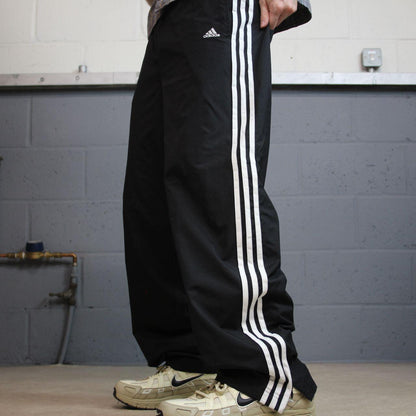 Y2K Adidas tracksuit bottoms black Medium Embroidered side stripe lined track pants