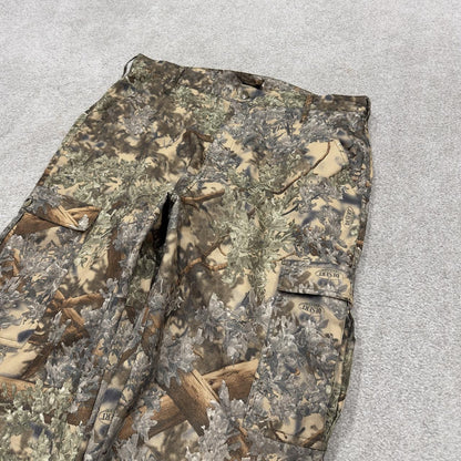 Baggy camo cargo trousers hunting style Y2K khaki camouflage pattern outdoors utility trousers