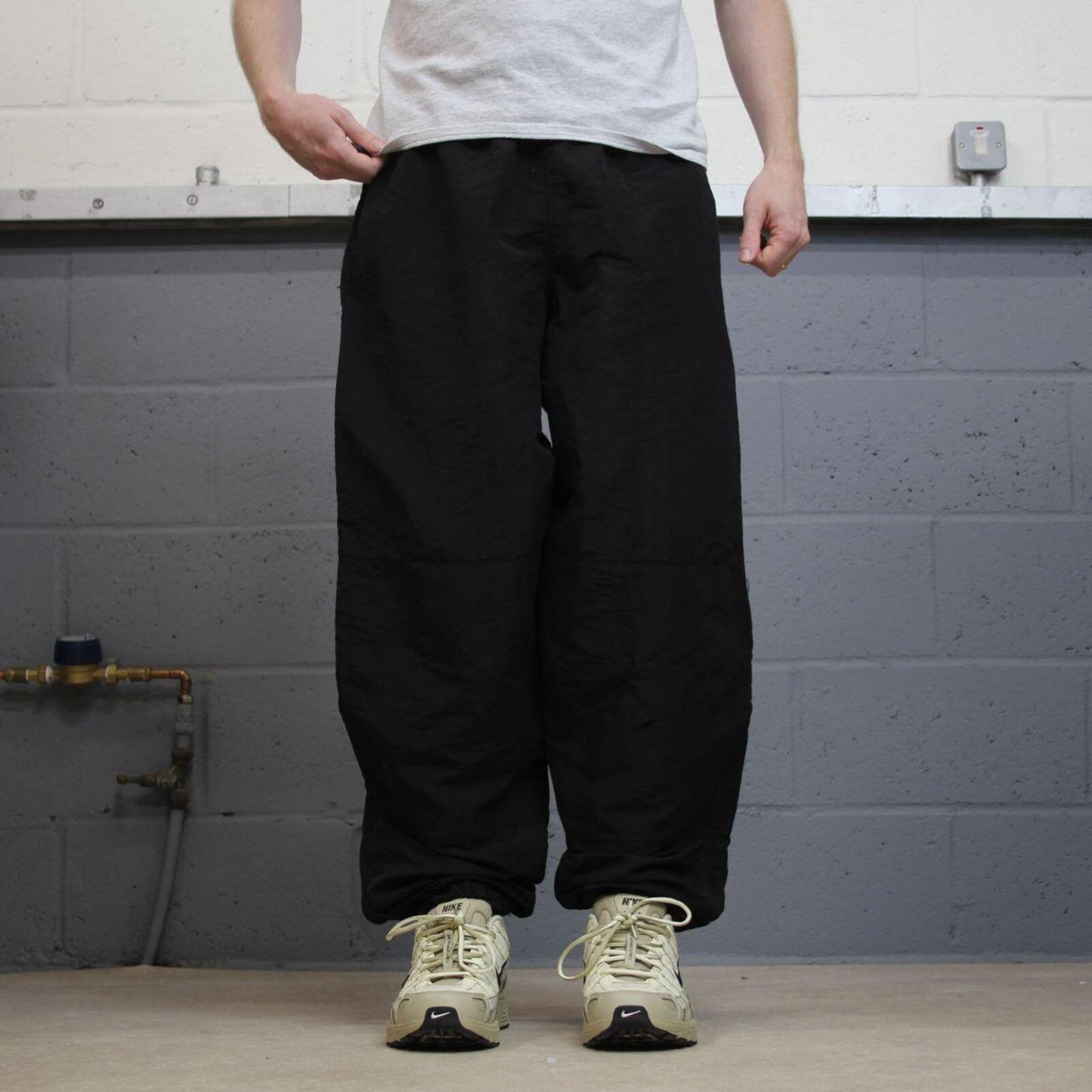 Vintage baggy tracksuit bottoms cuffed black Loose JWOD mesh lined double knee track pants