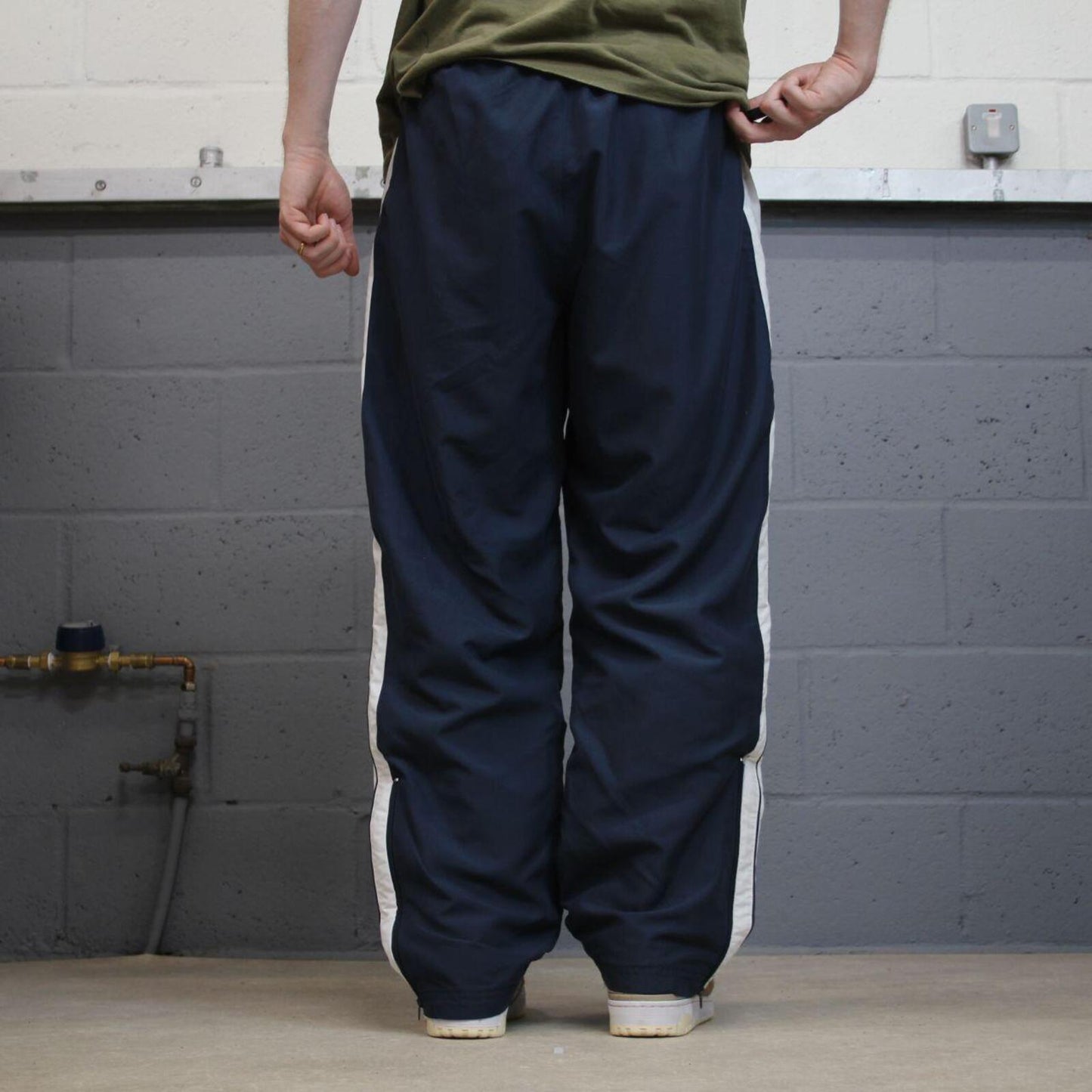 Baggy Reebok tracksuit bottoms vintage wide leg navy Loose embroidered side stripe track pants