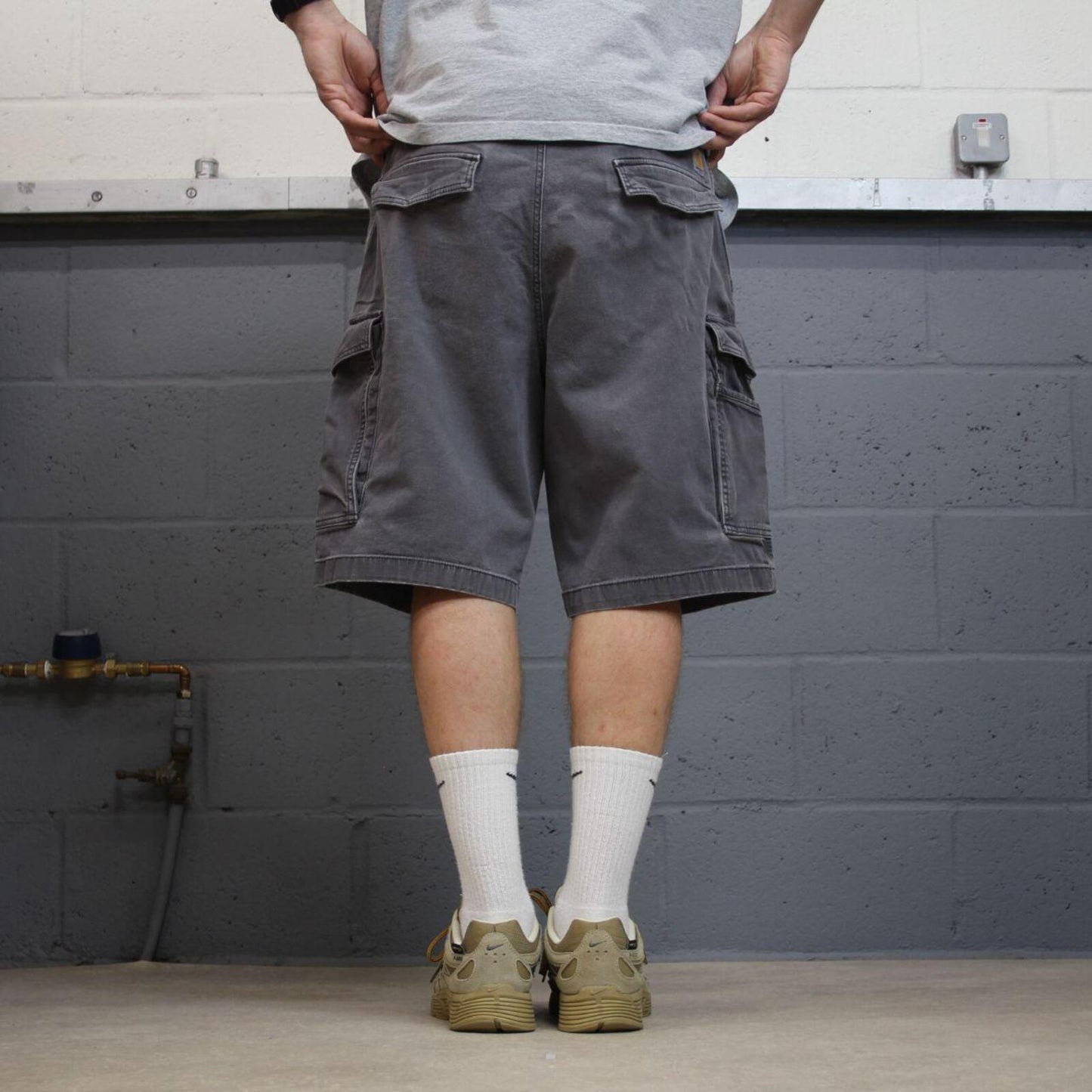 Carhartt cargo shorts loose canvas grey Canvasy relaxed fit skate style shorts