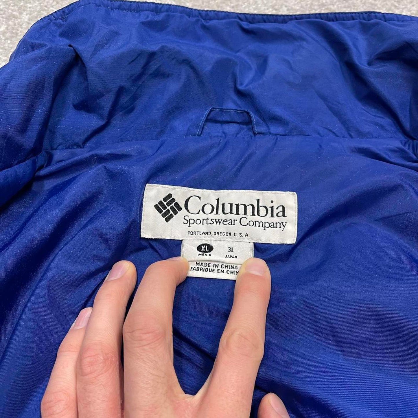 Y2K Columbia technical windbreaker jacket navy Adjustable walking tech coat with black panels