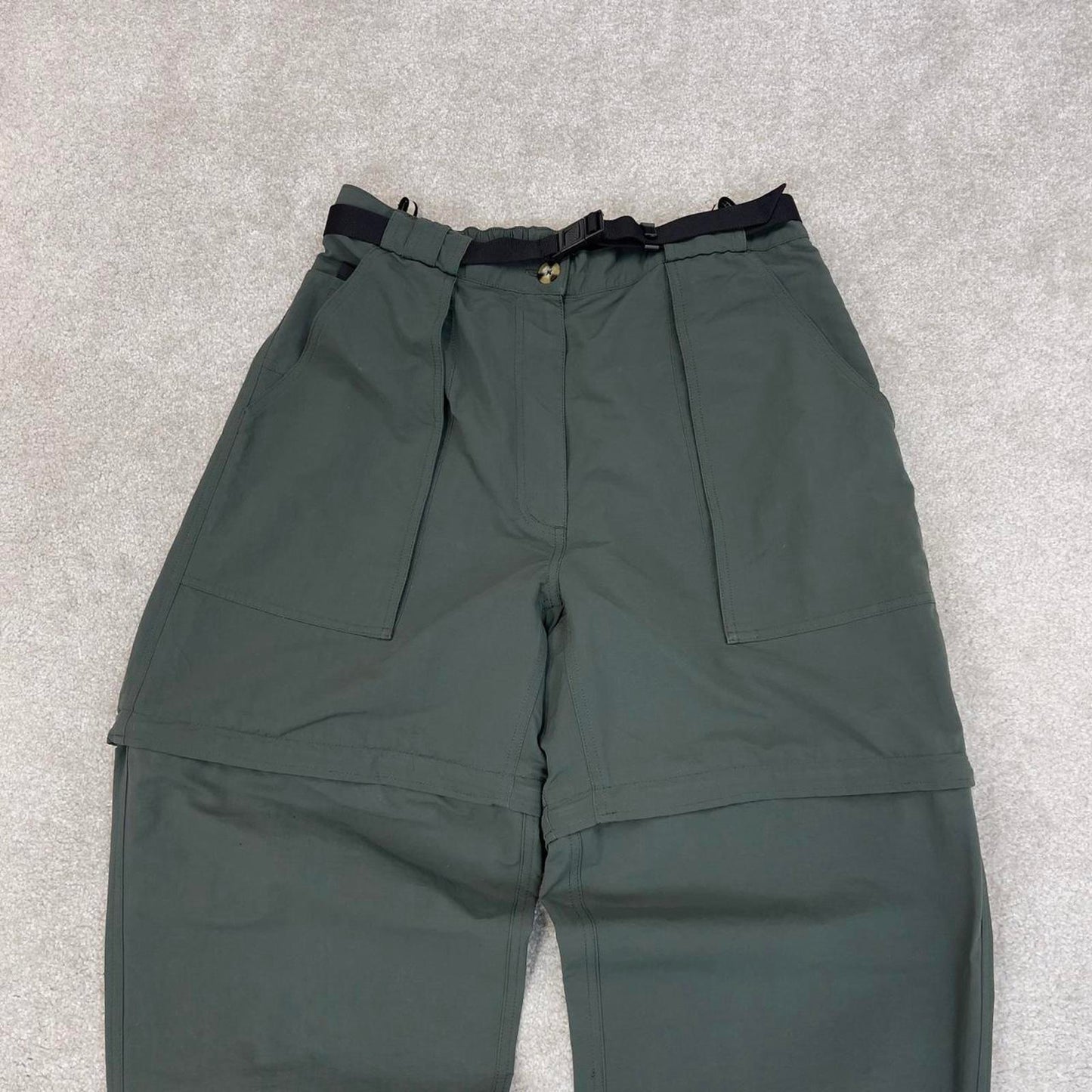 Baggy North Face technical pants Large women's green convertible 2 in 1 shorts / trousers y2k style