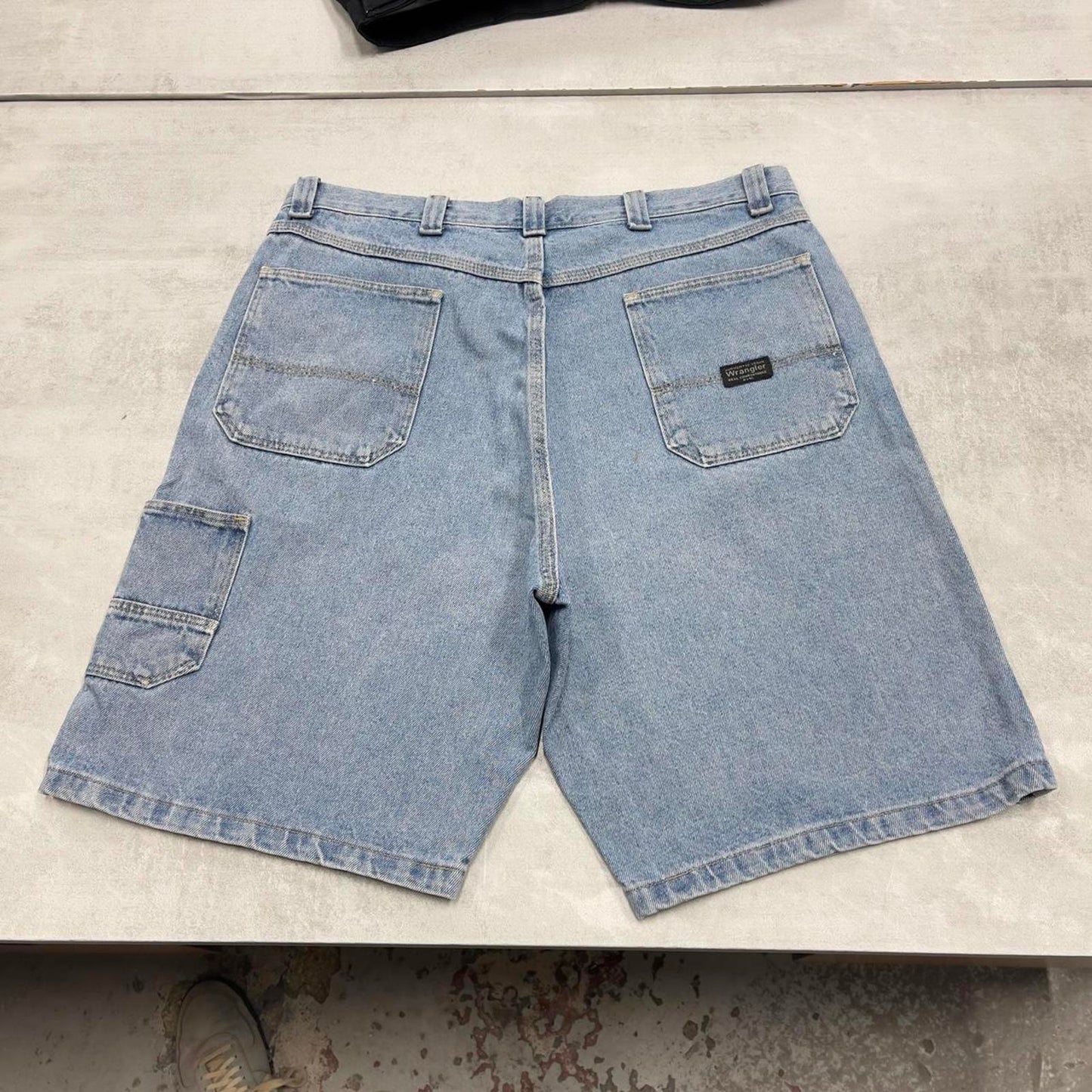 Baggy Wrangler carpenter jorts W36