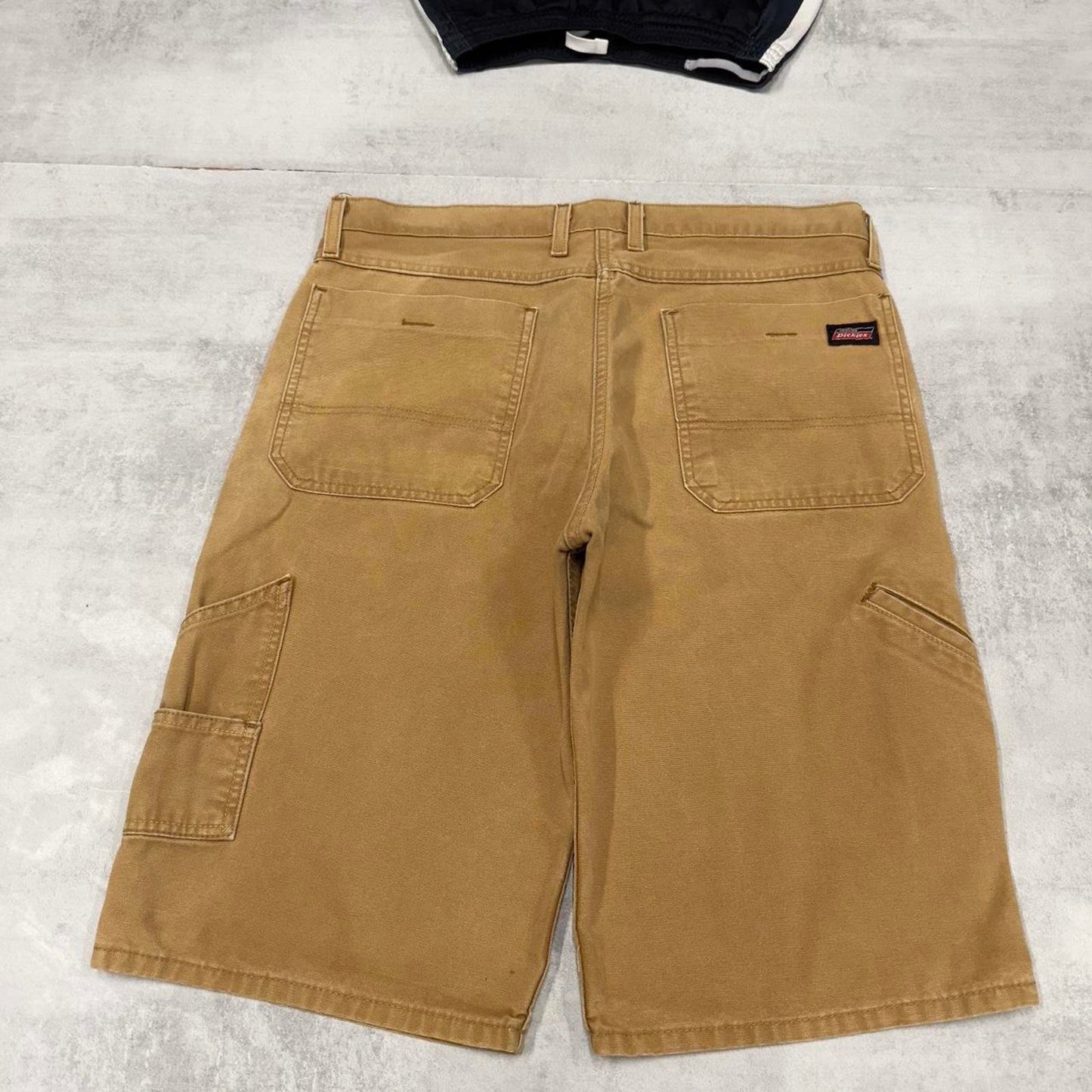 Baggy Dickies carpenter shorts W36 loose Tan canvas skater style jorts