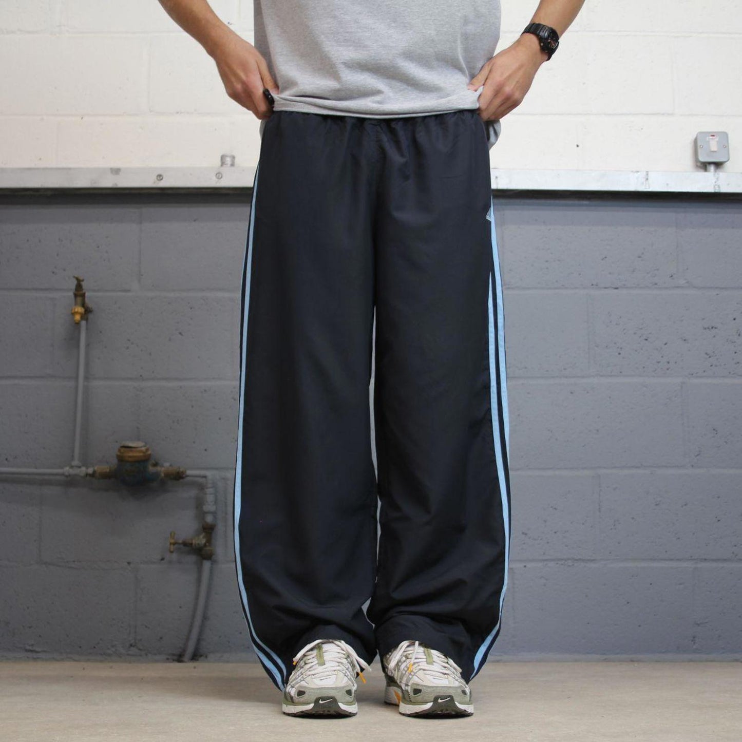 Vintage Womens navy Adidas joggers 22 y2k style sportswear track pants side stripe design