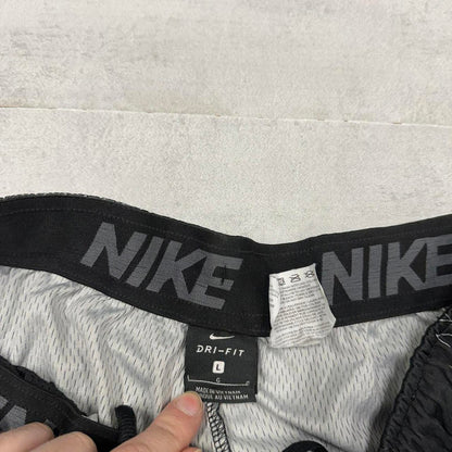 Nike Y2K Sports Shorts L Loose summer shorts elasticated drawstring waist and pockets