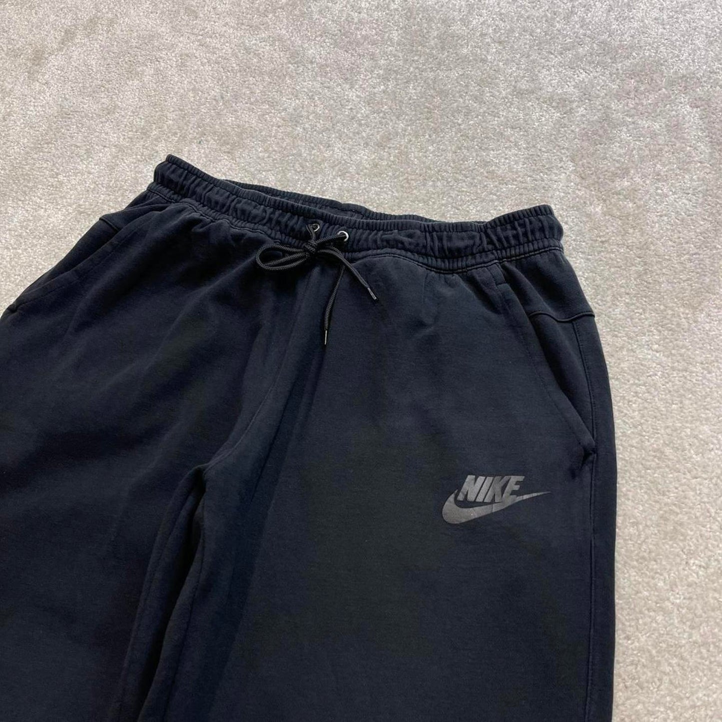Black Nike sweatpants Large loose y2k style joggers Swoosh logo gym wear track pants