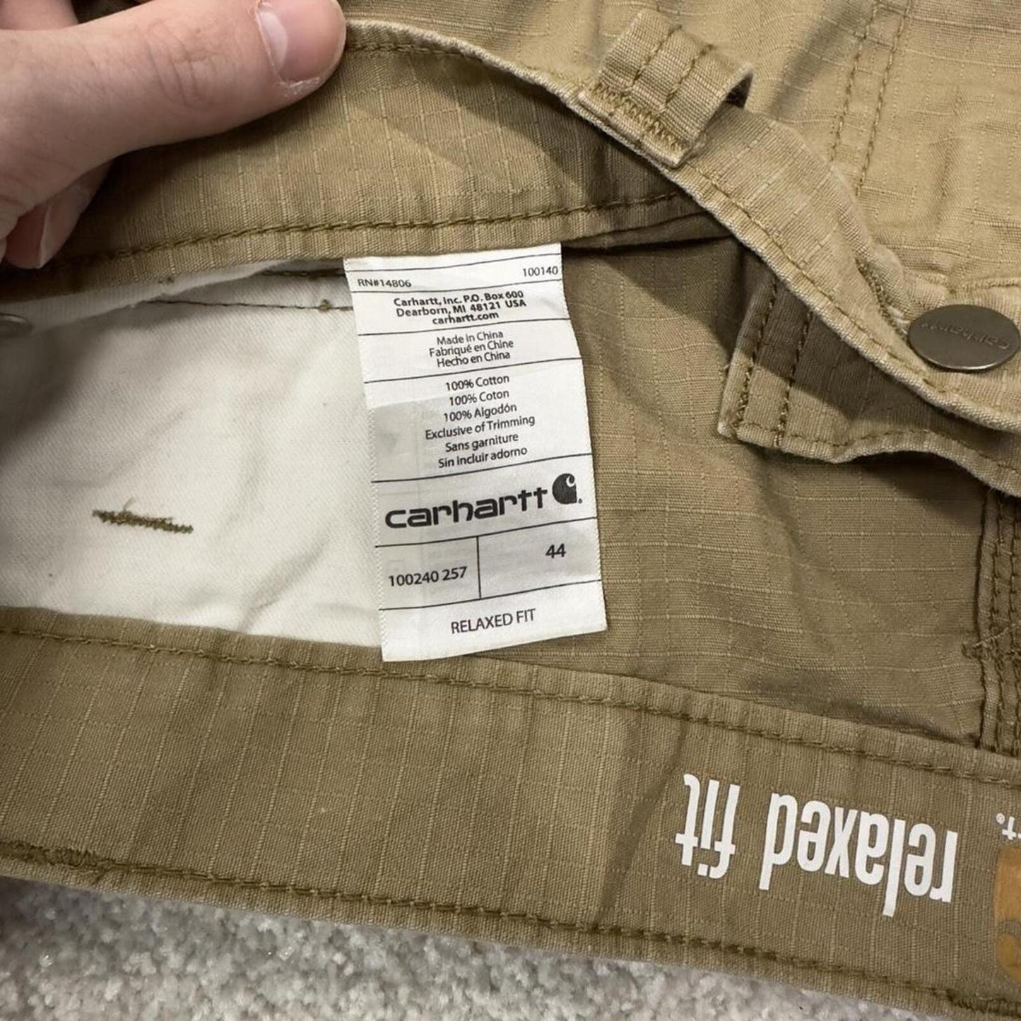 Carhartt cargo shorts loose khaki Canvasy relaxed fit skate style shorts