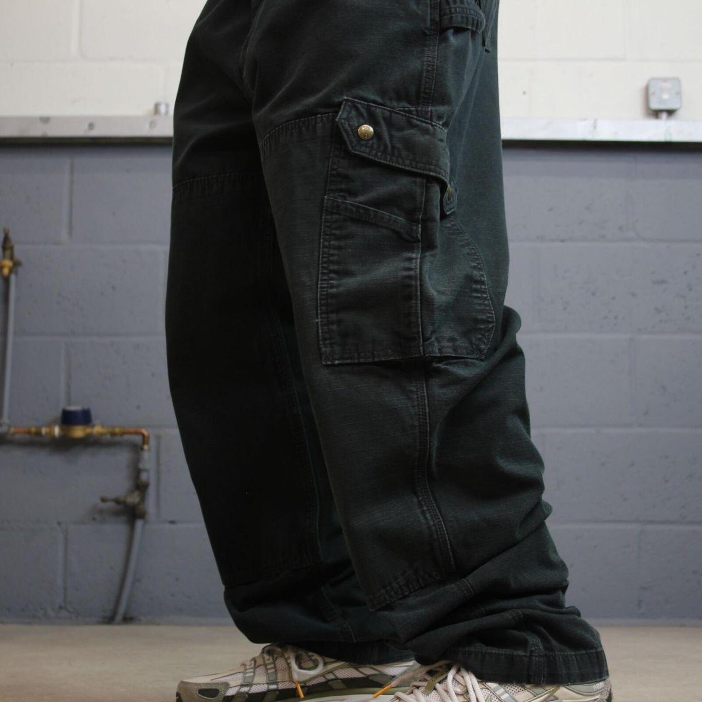 Carhartt carpenter jeans loose leg faded black Loose relaxed canvasy skate style cargo work pants