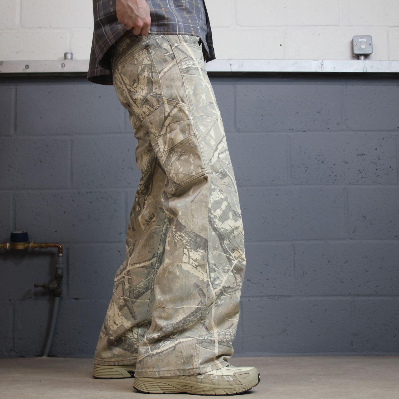 Women’s Baggy camo carpenter pants Y2K 9 green Love Soho loose leg camouflage utility trousers