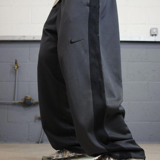 Baggy Nike Trackies XL Grey y2k 00s style fleece lined wide leg joggers embroidered logo side stripe