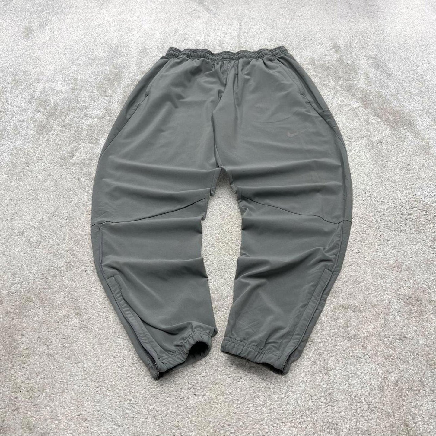 00s y2k Nike tracksuit bottoms Dri-Fit grey Medium sportswear track pants gym wear