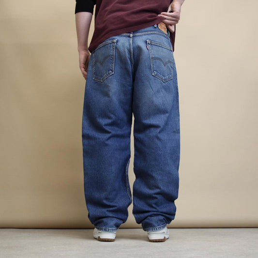 Blue Levi's 550 jeans W38