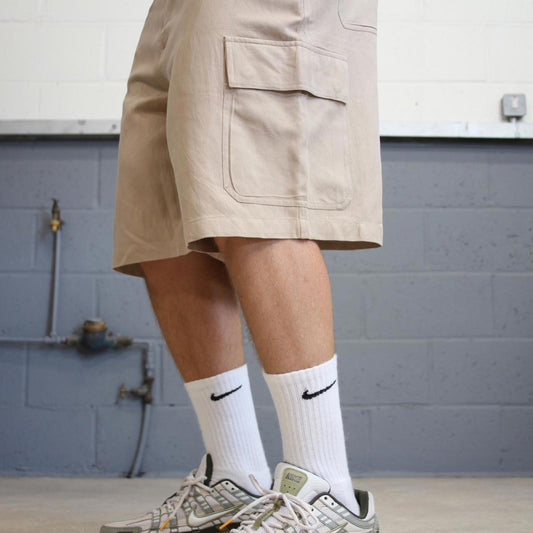 Baggy Tan IZOD cargo shorts W38