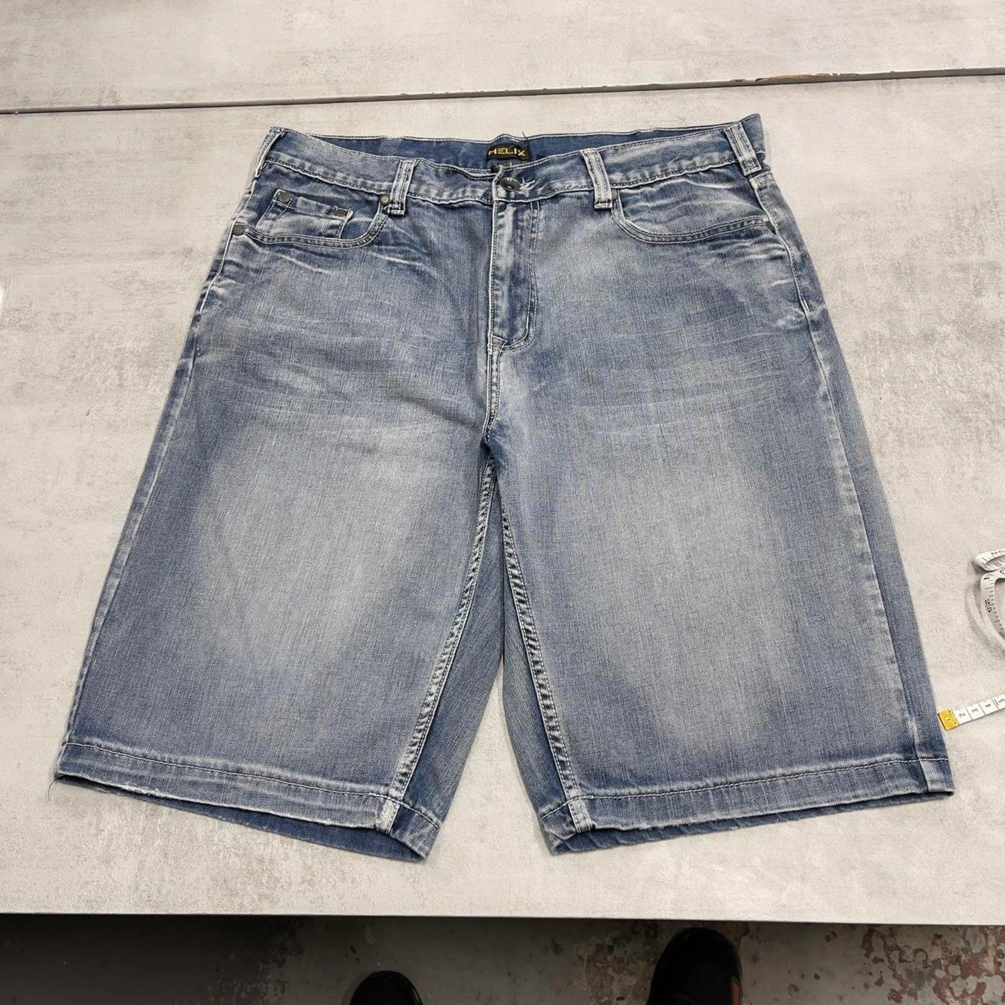 Baggy embroidered denim shorts W38