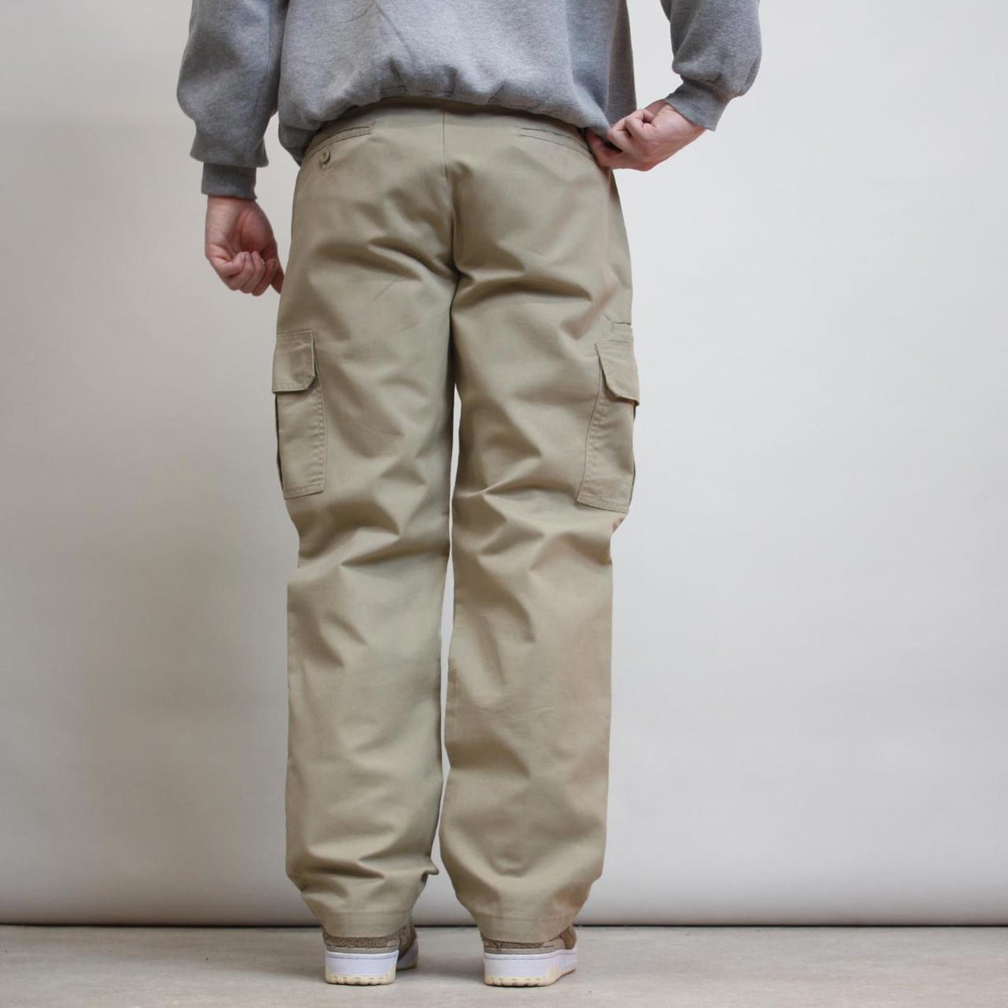 Dickies cargo pants W34 L32 beige slim straight cargos patch logo