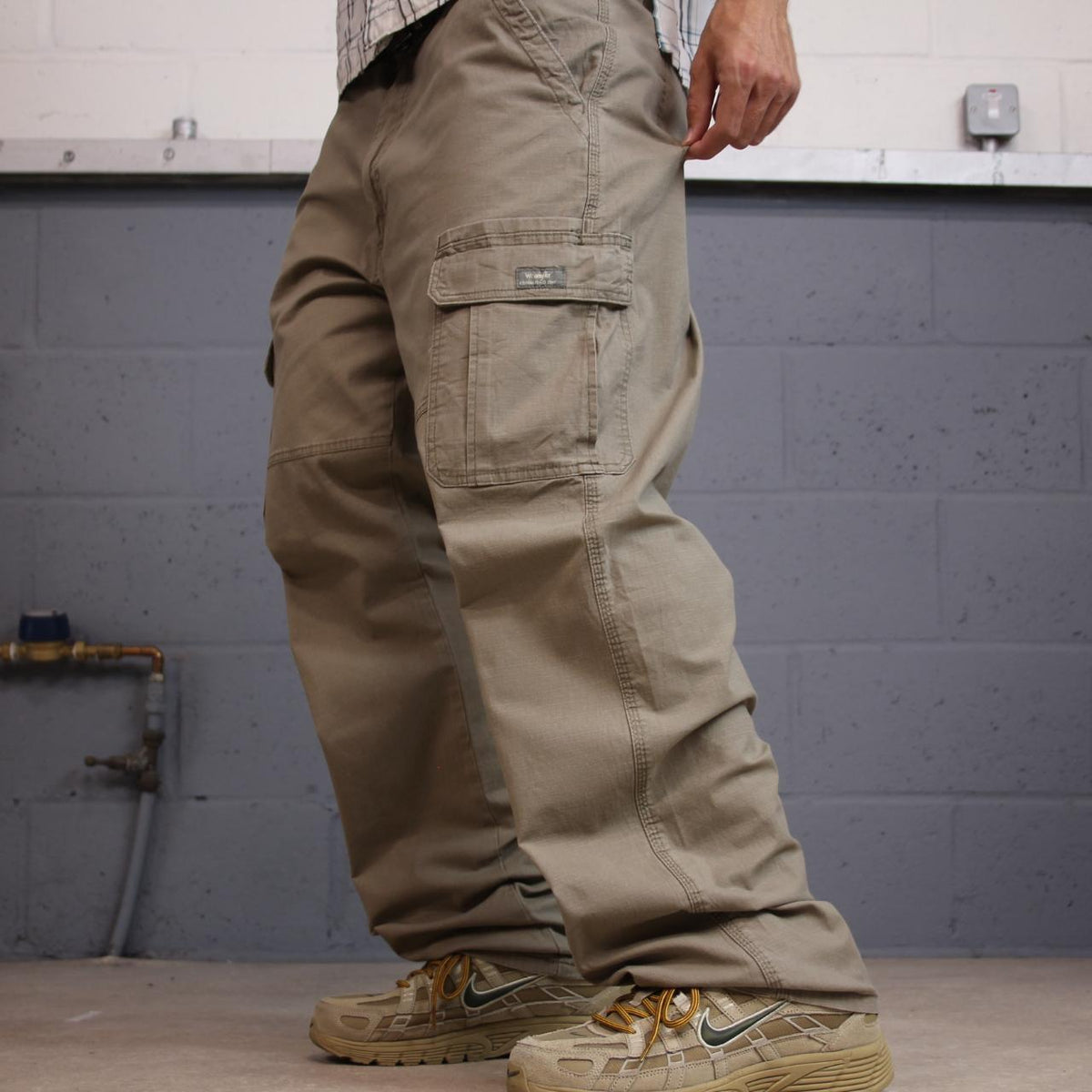 Wrangler cargo pants relaxed fit y2k khaki grey Lightweight straight leg relaxed skater work pants