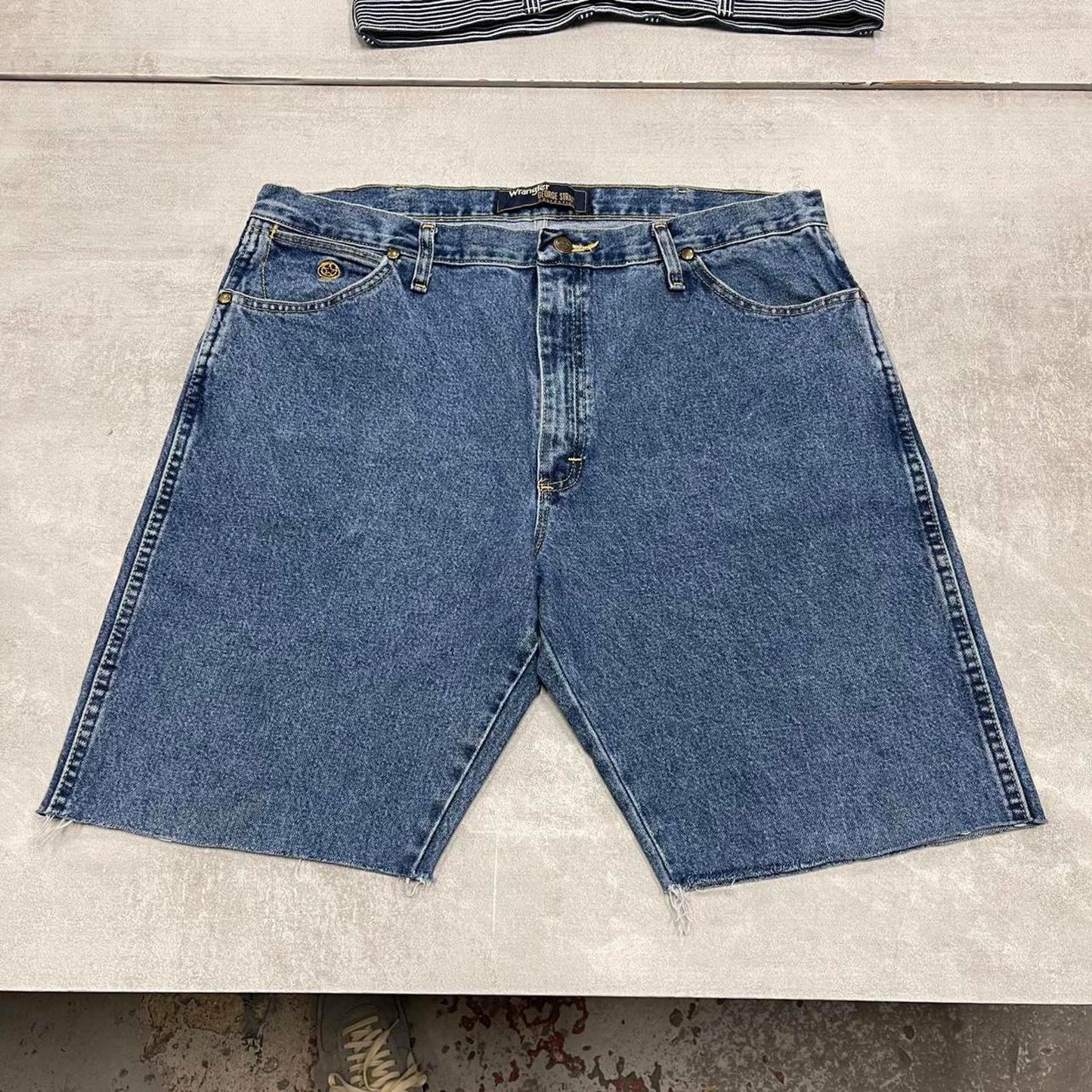 Mens Wrangler jean shorts W38