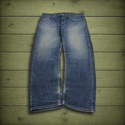 Y2K Levi’s 505 jeans straight leg faded blue Straight fit 5 pocket pants belt loops red tab logo
