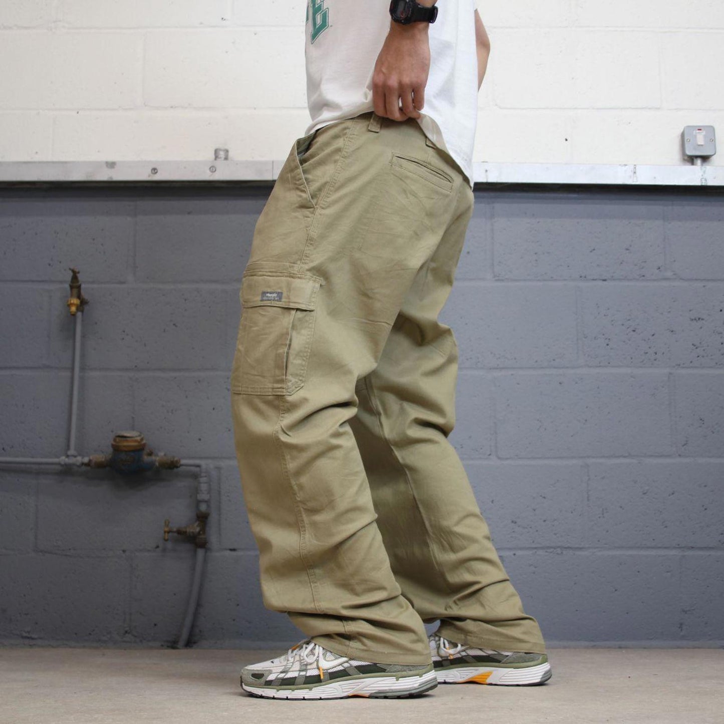 Khaki Wrangler cargo pants W36L32 loose cargo skater style trousers