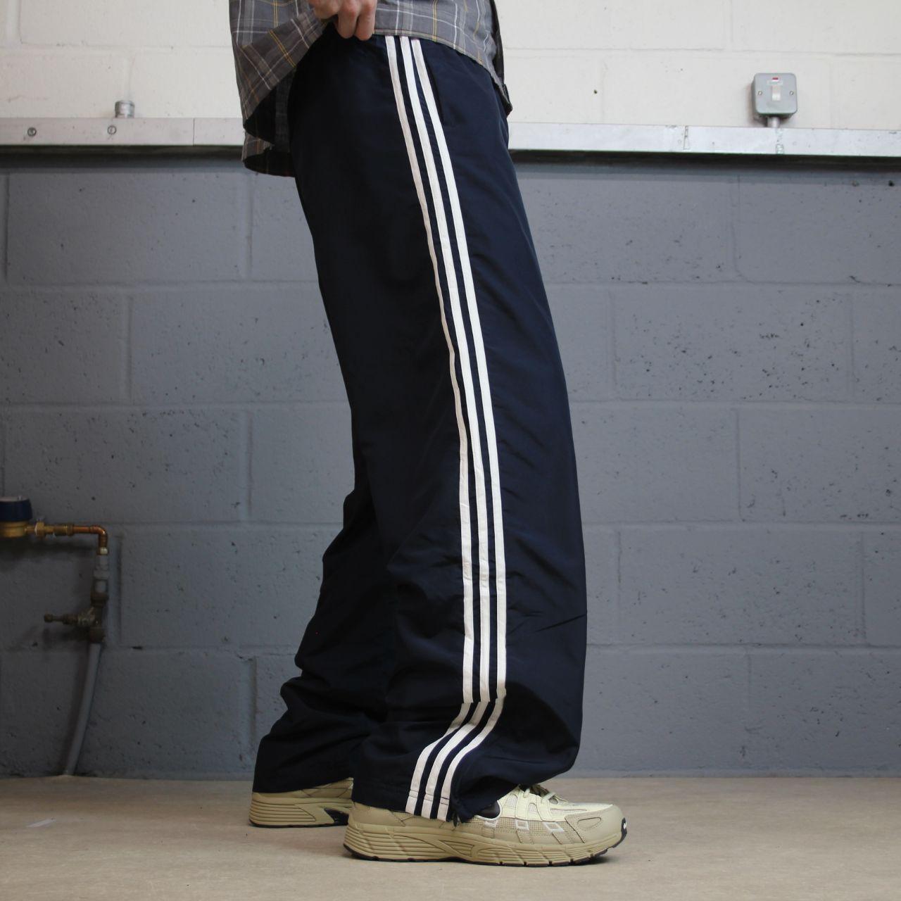 Baggy women’s Y2K Adidas tracksuit bottoms navy mesh lined side stripe embroidered logo track pants