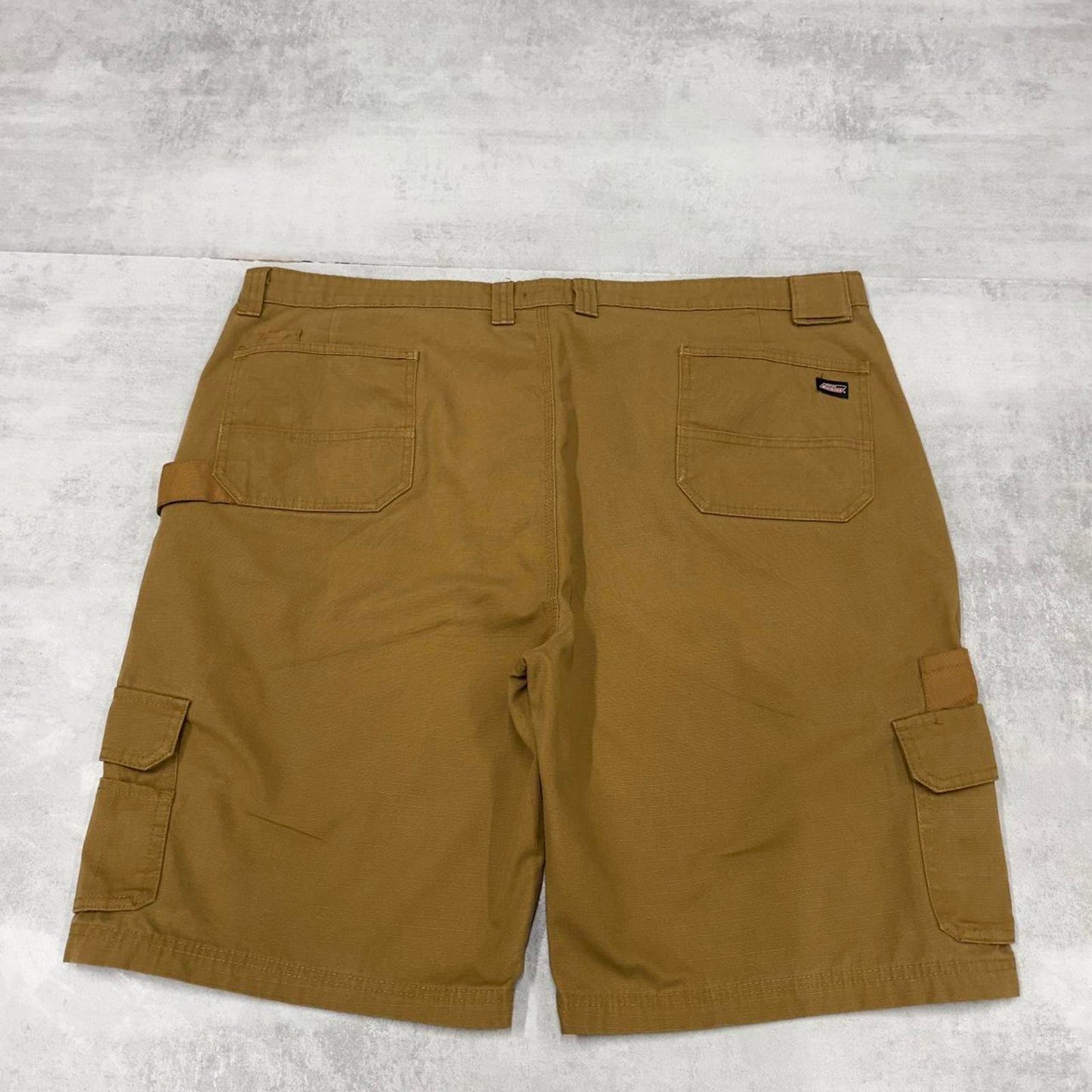 Tan Dickies cargo shorts W44